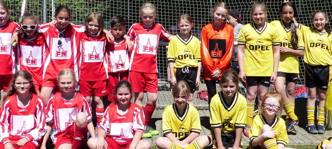 Mädchen- und Jungenfussballturnier